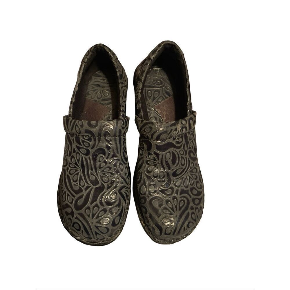 BOC Born Concept Womens Gray Black Leather Slip On Embossed Clog Shoes Size 7
